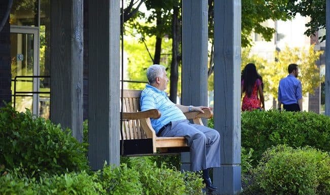 Retirement Life: Advantages, Disadvantages